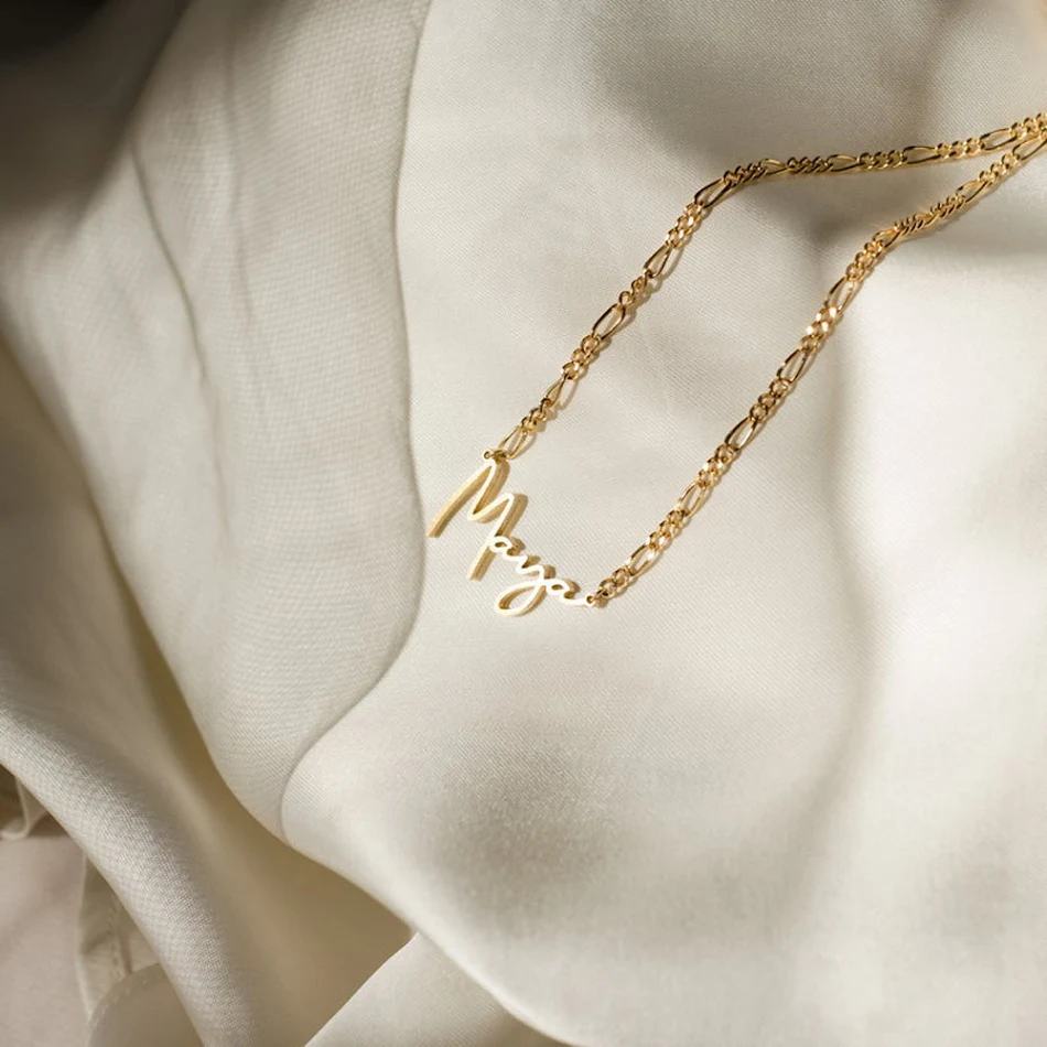Fashion Love ketting zonder kleurverlies. Prachtig sieraad voor eeuwige liefde. Modeketting die niet vervaagt, perfect voor haar.