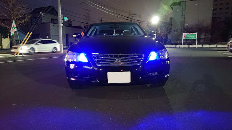 マークXのマークX・下げたい欲半端無い・スモールライト交換に関するカスタム事例の投稿画像2枚目