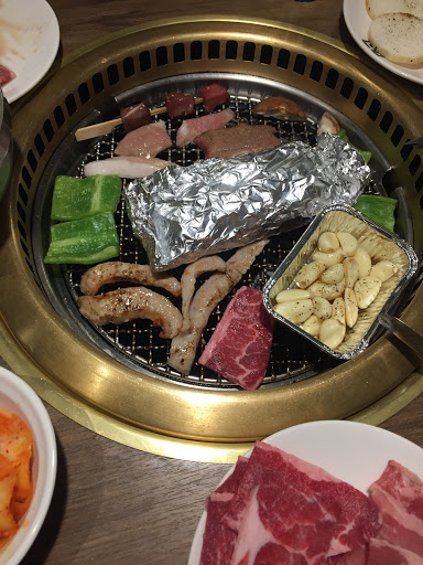 真是有夠難吃 一人還要699
不如去吃一般吃到飽、真不知道日本牛角社長有沒有自己來吃過，真的太難吃了
連一顆星都不想給