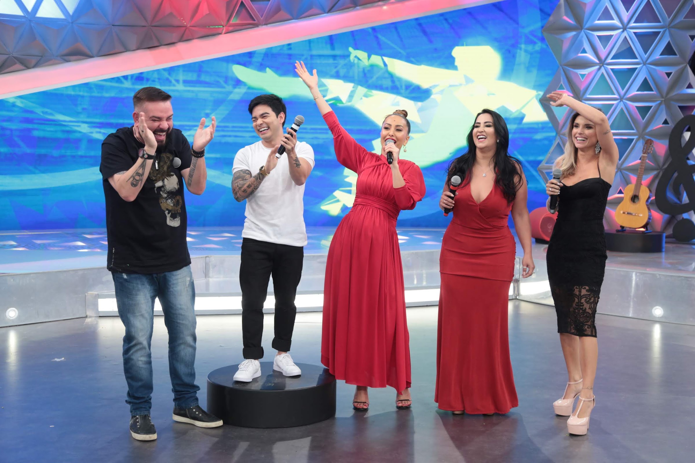 Cantor Ferrugem, Fabíola Gadelha, Flávia Viana, Marcos Chiesa, o Bola, e Yudi Tamashiro também participam no Programa da Sabrina deste sábado (21).