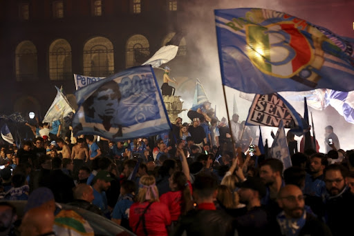 Navijači Napolija žurkama u Napulju proslavljaju titiulu