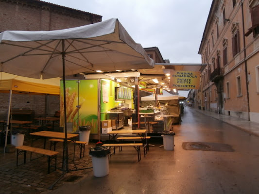 Fiera sotto la pioggia di Santapaula