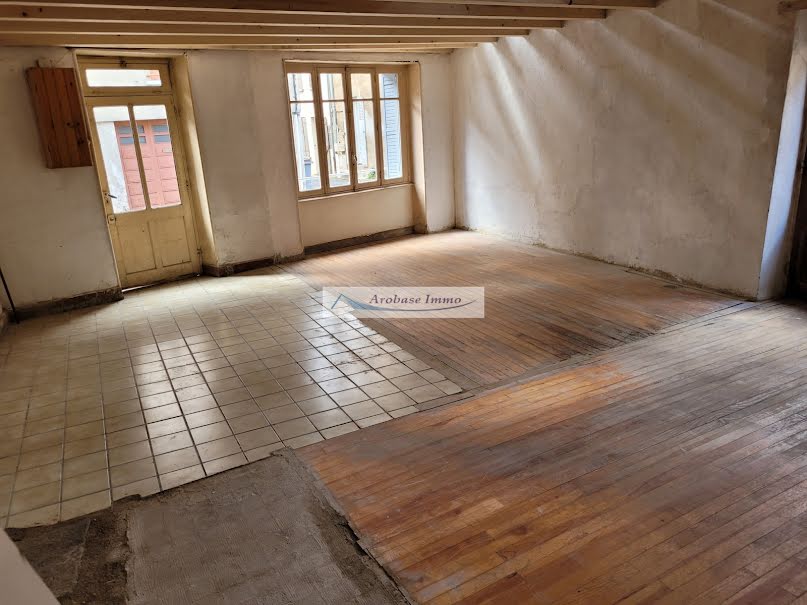 Vente maison 3 pièces 176 m² à Jumeaux (63570), 49 500 €