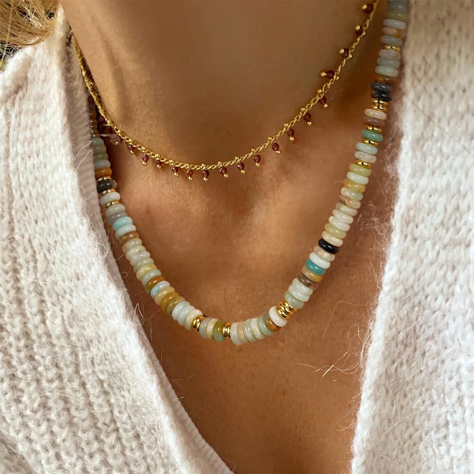 Collana con perline di pietre naturali Dopamine Color Matching, per migliorare l'umore e lo stile. Un accessorio naturale e vivace.
