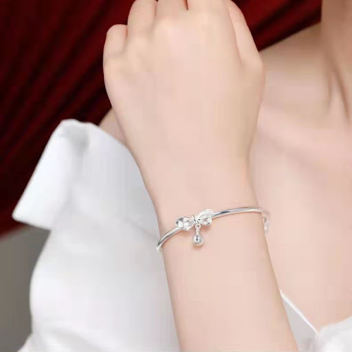 Title 3, Ladies Bow Bell Sweet Bracelet. A charming brac...