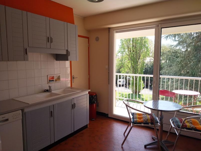 Location meublée appartement 3 pièces 79 m² à La Rochelle (17000), 1 050 €