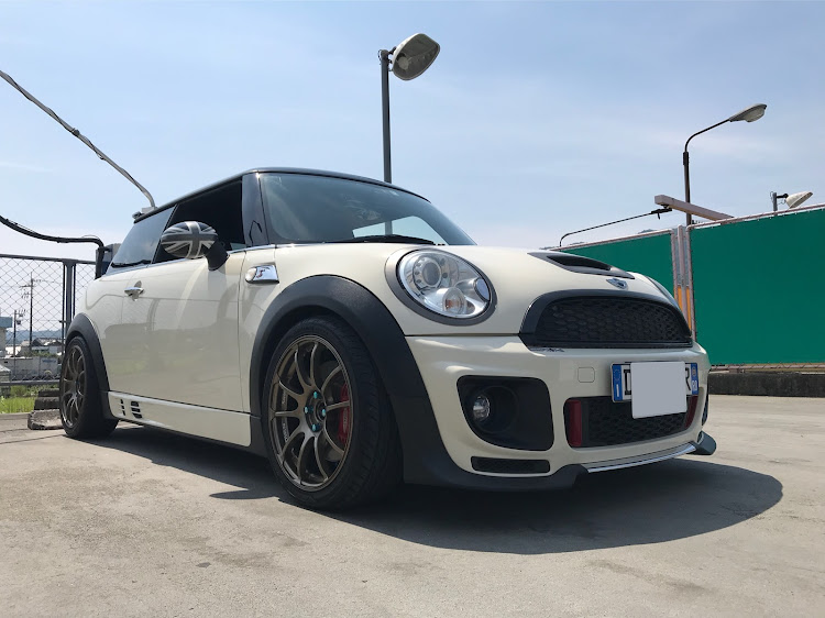 ミニジョンクーパーワークスのR56・JCW・ミニクーパー・洗車に関するカスタム事例の投稿画像1枚目