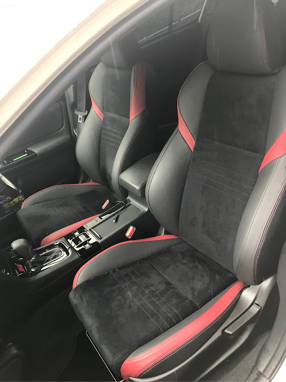 WRX S4のWRX・VAB・シートに関するカスタム事例の投稿画像1枚目