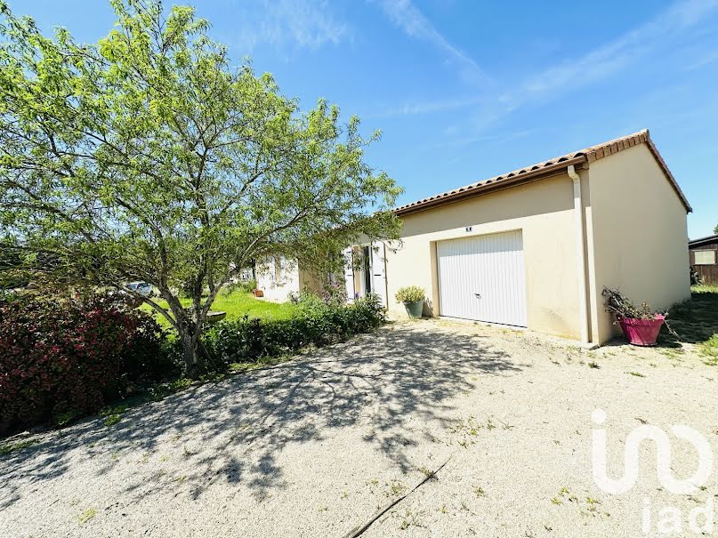 Vente maison 3 pièces 95 m² à Civray (86400), 152 000 €