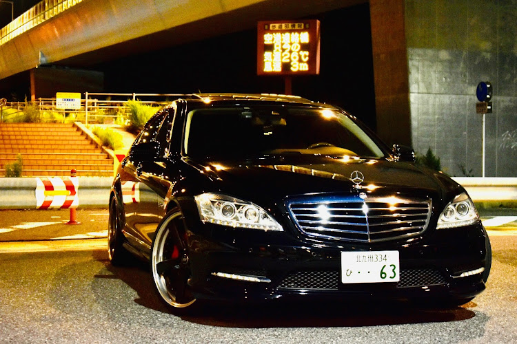 SクラスセダンのMercedes-Benz・W221・V8に関するカスタム事例の投稿画像1枚目