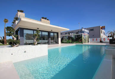 Villa with pool 10