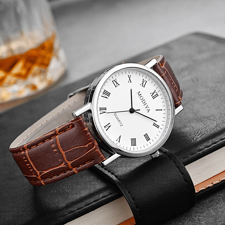 Montre à quartz simple pour homme avec ceinture. Un accessoire élégant et fonctionnel pour un look sobre et précis au quotidien.