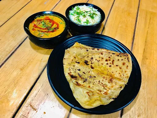 Dal Makhani With 2 Butter Naan And Veg Raita+Salad