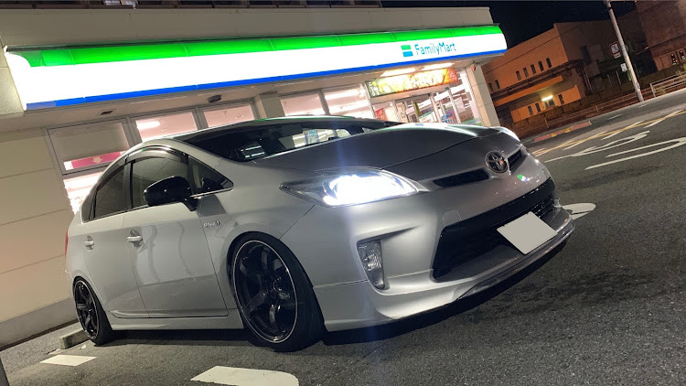 プリウスのホイール交換・洗車・ビッグモーター・コーティング・セラミックコーティングに関するカスタム事例の投稿画像1枚目