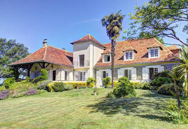 Maison avec piscine et jardin 5