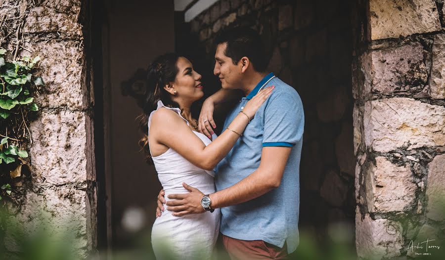 Fotografo di matrimoni Anhi Torres (studio8sociales). Foto del 2 aprile 2020