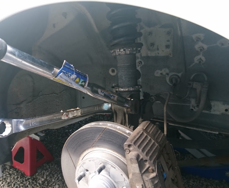 ローレルのお盆休み・大雨に気をつけて！・生きてますよ(*´꒳`*)・足回り交換・フォローワーさんに感謝に関するカスタム事例の投稿画像5枚目