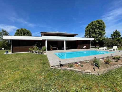 House with pool and terrace 4