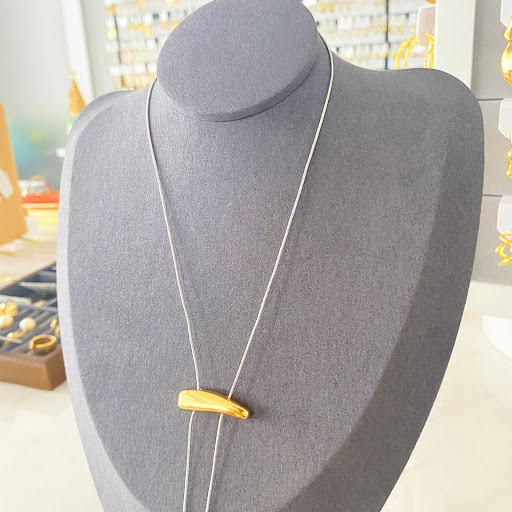 Title 6, Fashionable Simple Special-interest Design Neck...
