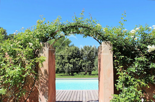House with pool 3