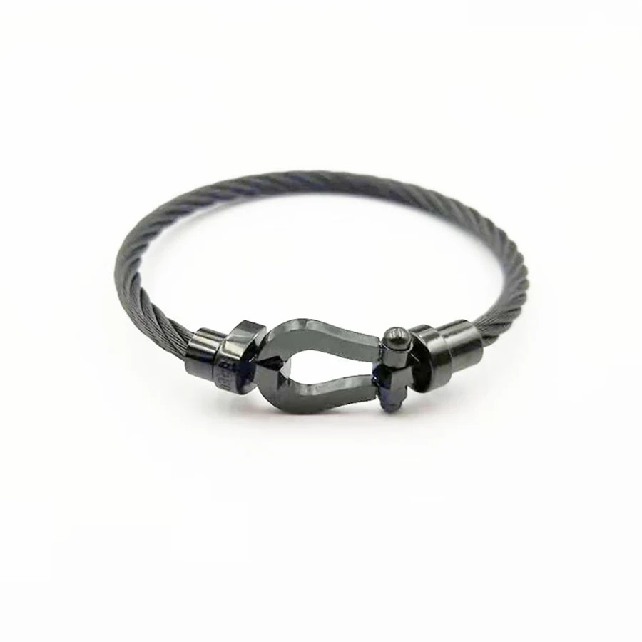 Bracelet en fil d'acier inoxydable à boucle magnétique Un accessoire élégant et durable pour homme. Facile à porter, fermeture magnétique sécurisée et design intemporel.