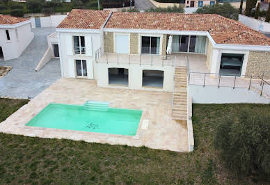 Villa avec piscine et terrasse 6