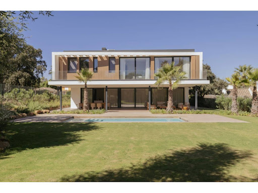 Maison avec piscine et terrasse 4