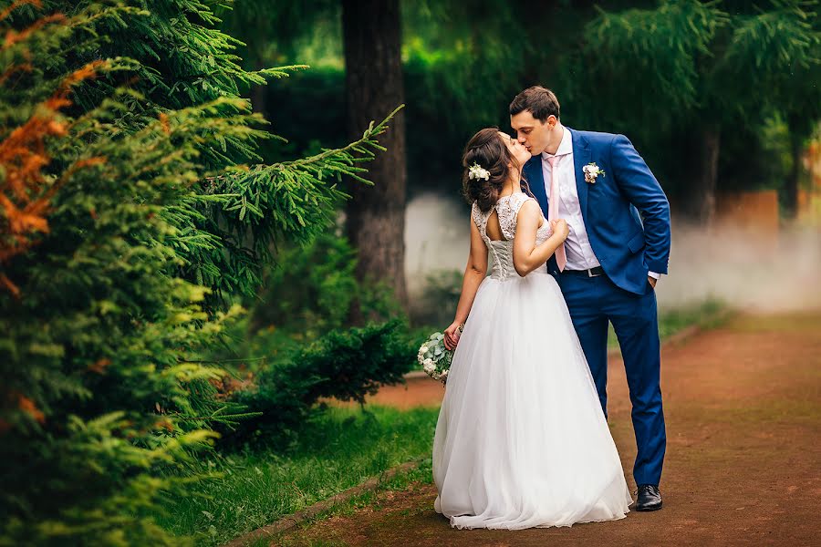 Fotógrafo de casamento Aleksandra Tikhova (aleksti). Foto de 18 de julho 2017
