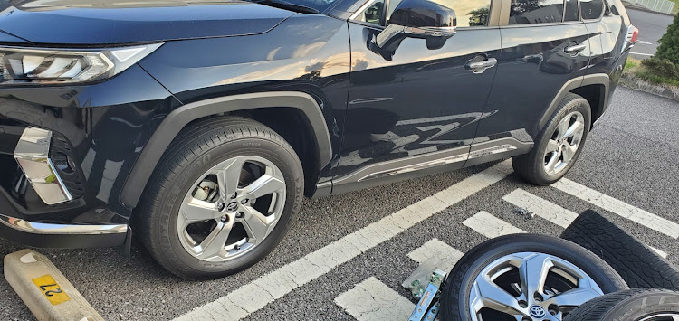 RAV4のタイヤ、ホイール交換に関するカスタム事例の投稿画像1枚目