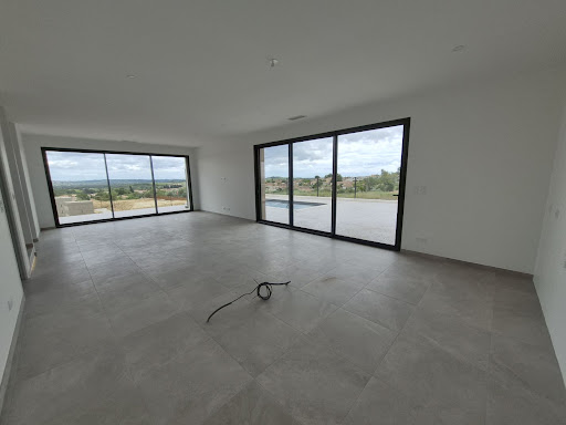 Villa with pool and garden 5