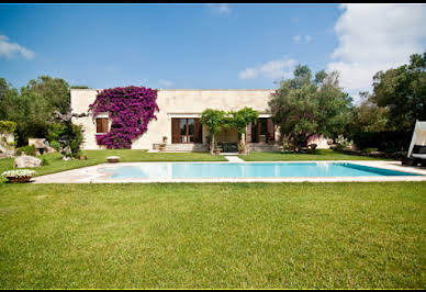 Villa with pool 1