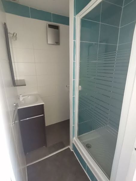 Location  appartement 16 pièces 22 m² à Nimes (30000), 410 €