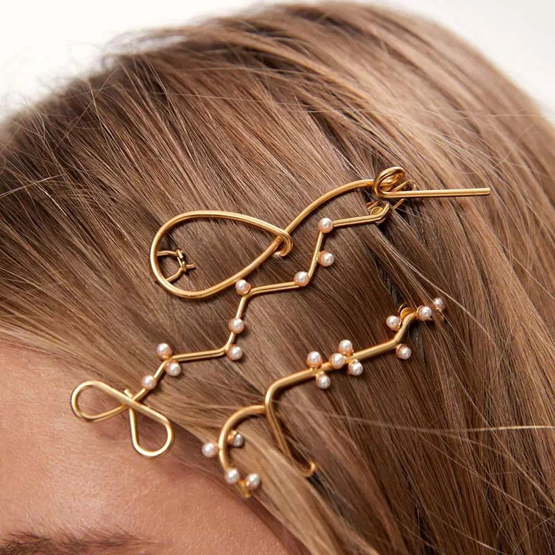 Accessoires de cheveux créatifs, simples et irréguliers pour sublimer votre coiffure. Des designs uniques pour un style personnalisé et tendance.