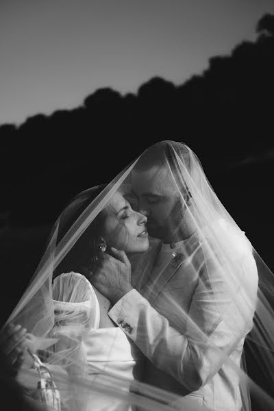 Wedding photographer Lara Nevin (larasuecreative). Photo of 4 November 2023