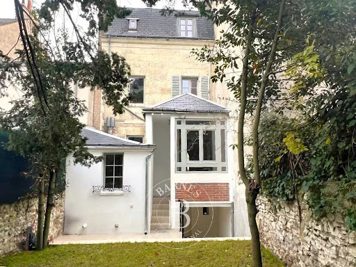 Maison contemporaine avec jardin et terrasse 1