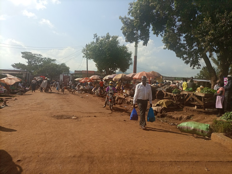 The entrance of Chwele open air market .