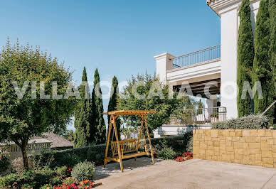 Villa with garden and terrace 4