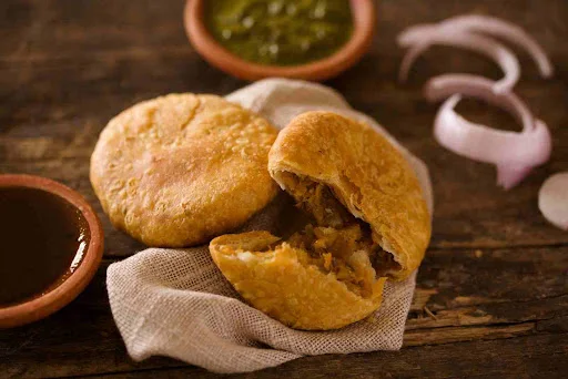 Aloo Pyaaz Kachori