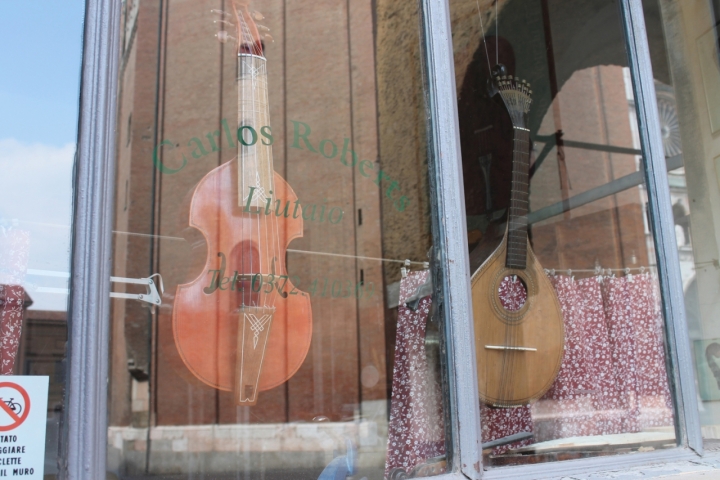 Oggi solo musica per le mie orecchie di giuseppe russo