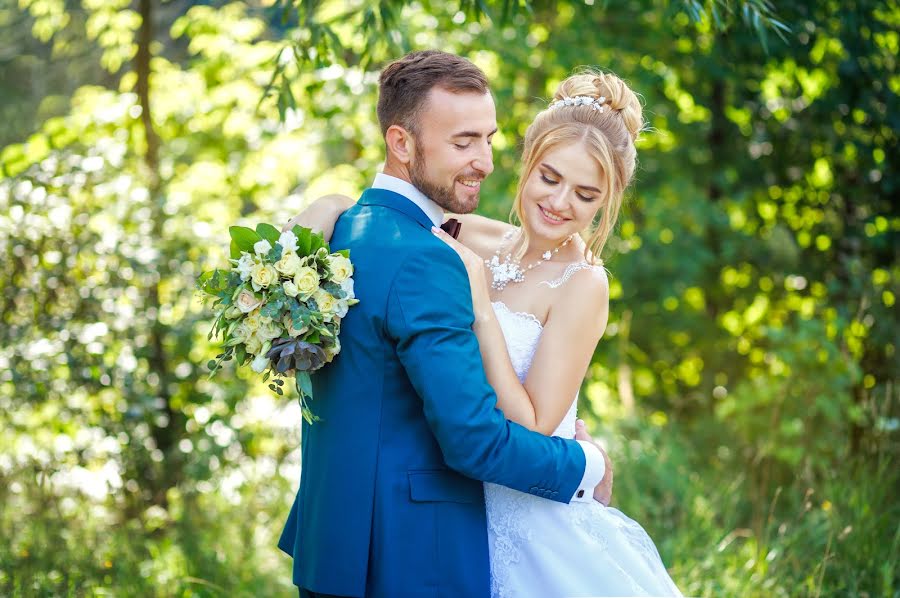 Fotógrafo de casamento Valentina Udalaya (udal). Foto de 24 de agosto 2017