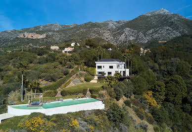 Villa avec piscine et jardin 2