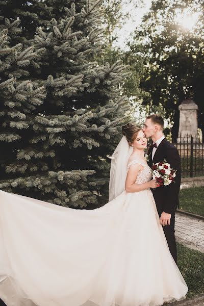 Fotógrafo de casamento Lesya Prodanik (lesyaprodanyk). Foto de 5 de janeiro 2019