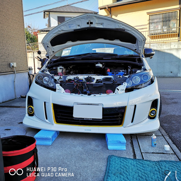 エスティマのアドミグリル・スケぺゴールドはダメですね・車高短ステッカーに関するカスタム事例の投稿画像1枚目
