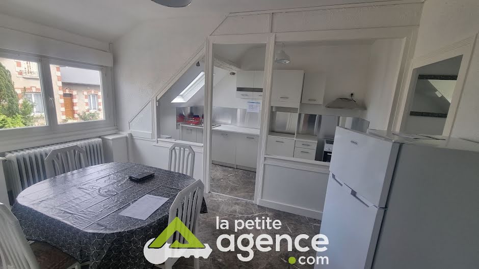 Location  appartement 3 pièces 60 m² à Vierzon (18100), 550 €