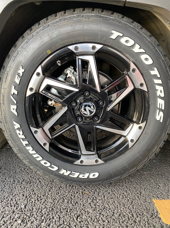 RAV4のカスタム・オープンカントリーA/T EX・ホワイトレタータイヤ・オフロード系に関するカスタム事例の投稿画像2枚目
