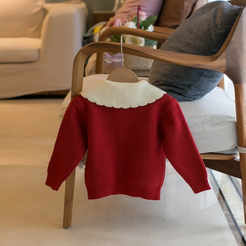 Meisjes cardigan met reversbloem, zacht en comfortabel. Perfect voor alle gelegenheden. Een stijlvolle trui voor meisjes, ideaal voor school en dagelijks gebruik.