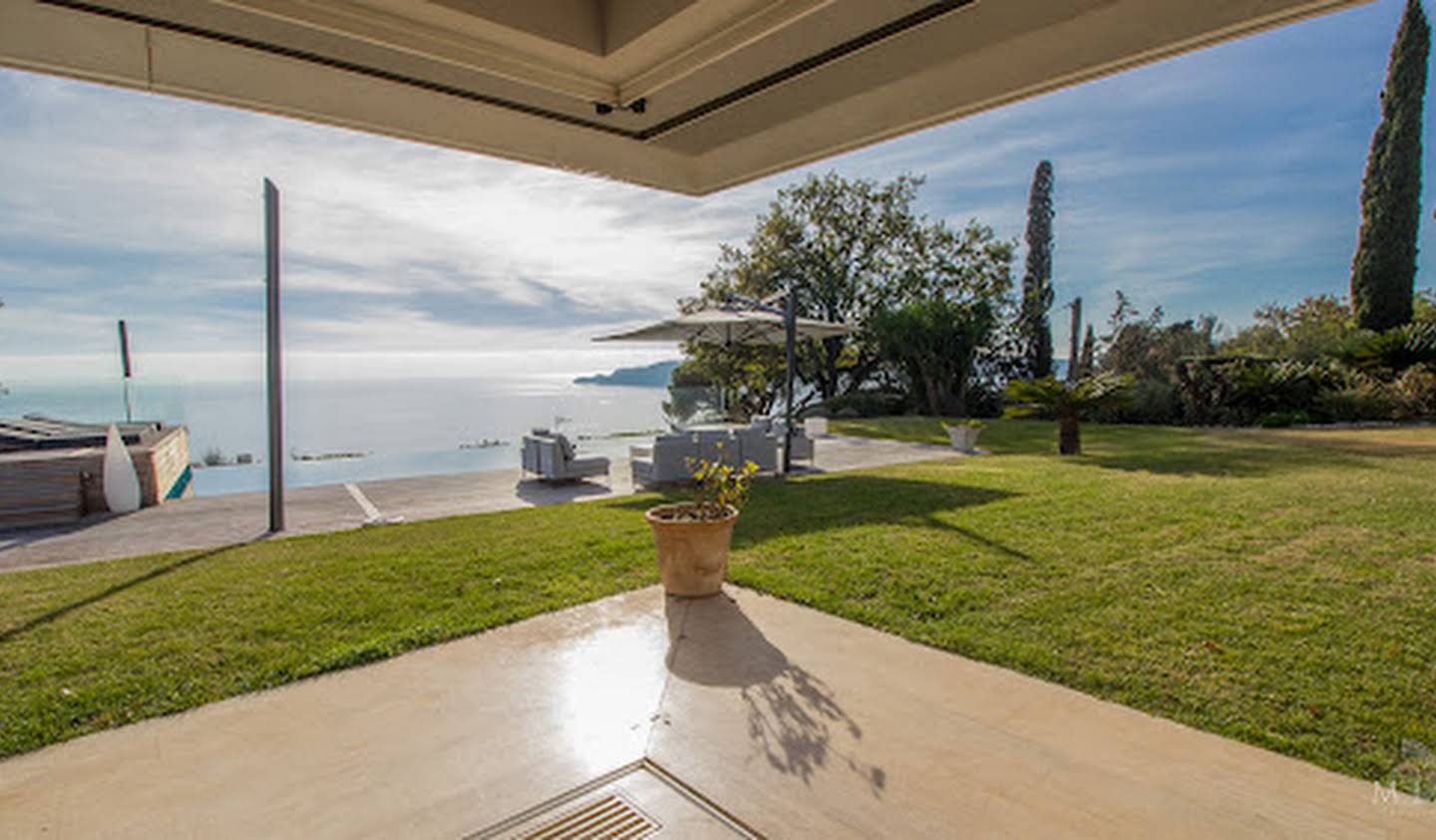 Seaside villa with pool Toulon
