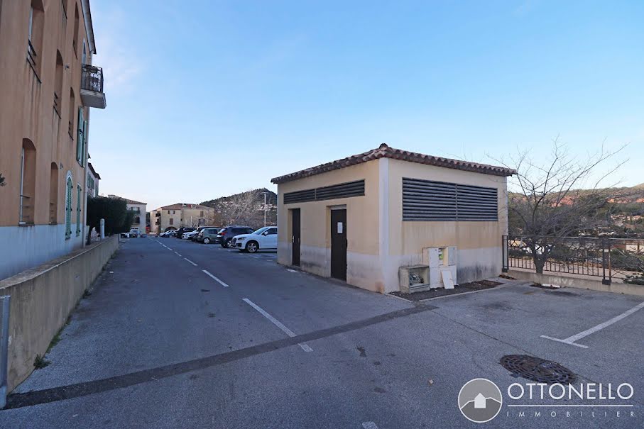 Vente parking   à Roquebrune-sur-Argens (83520), 4 500 €