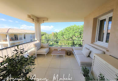 Apartment with terrace 1