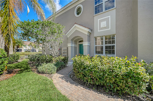 Buy this luxury apartment / penthouse in Sarasota (United States) - House facade with garden and entrance